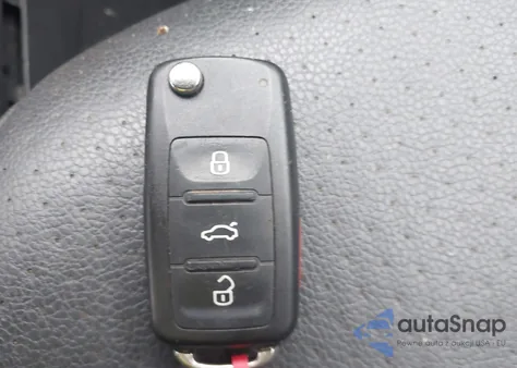 2014 Volkswagen Jetta 1.8T Se z USA, uszkodzony, nr VIN 3VWD17AJ9EM373697